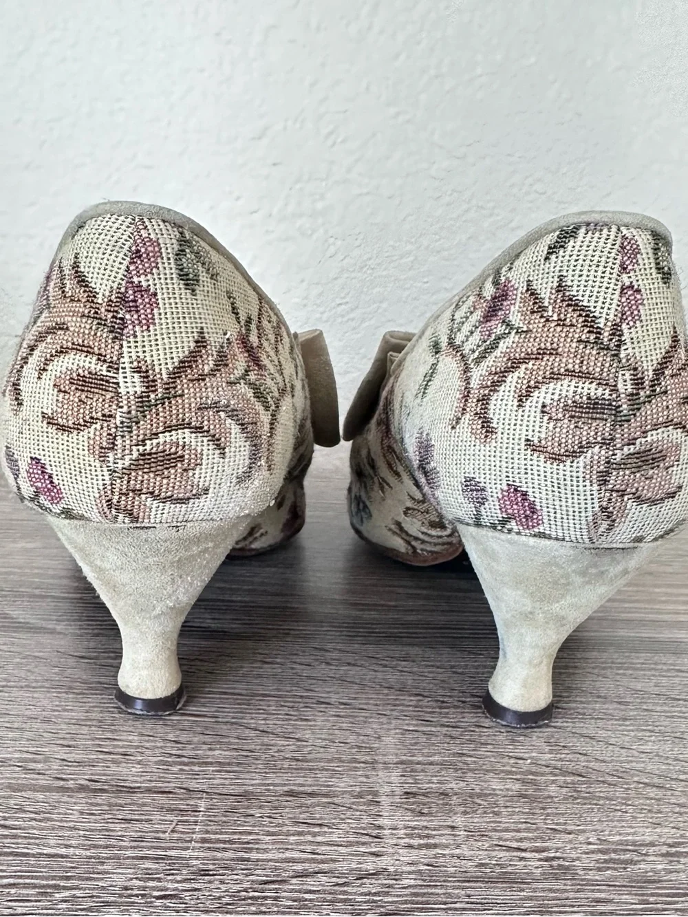 Peter Fox Vintage Woven Floral Tapestry Suede Bow Buckle Heels Pumps Italy 7.5B